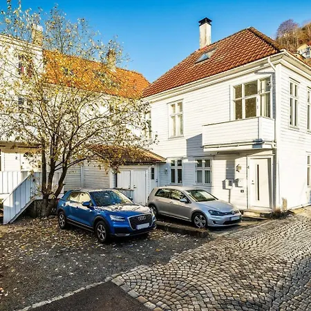 Central First Floor Apartment Bergen